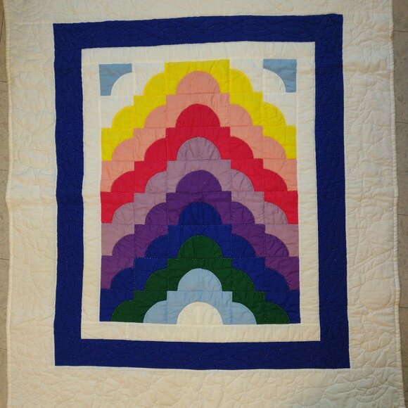 NEW Handmade Stunning Rainbow Baby Quilt/Wall Hanging w Detailed Hand Quilting - Picture 8 of 13